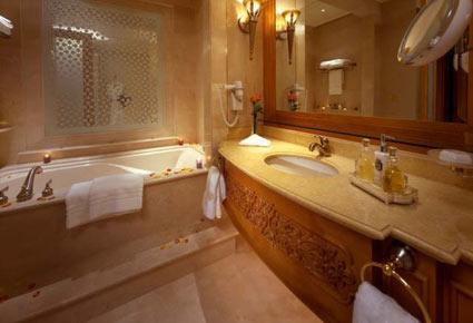 لماذا فندق قصر الإمارات هو خيارك الأمثل؟ 